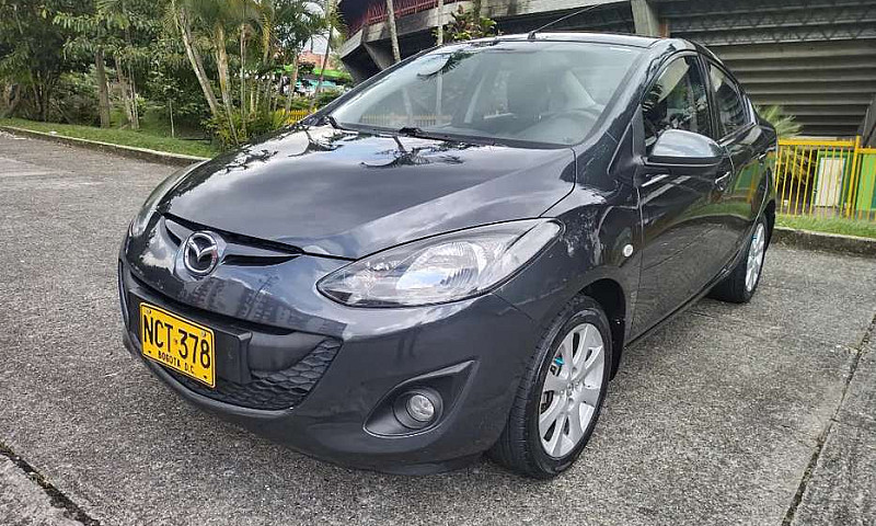 Mazda 2 Sedan Mec 20...