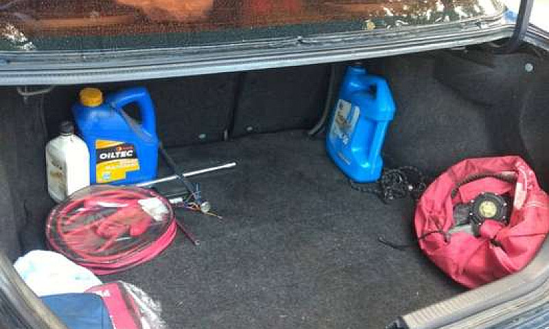 Vendo Carro Mazda...