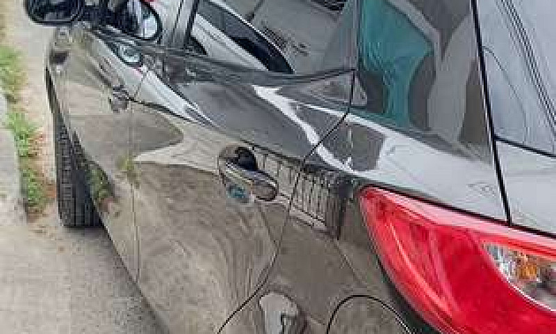 Vendo Mazda 2 Hatch ...