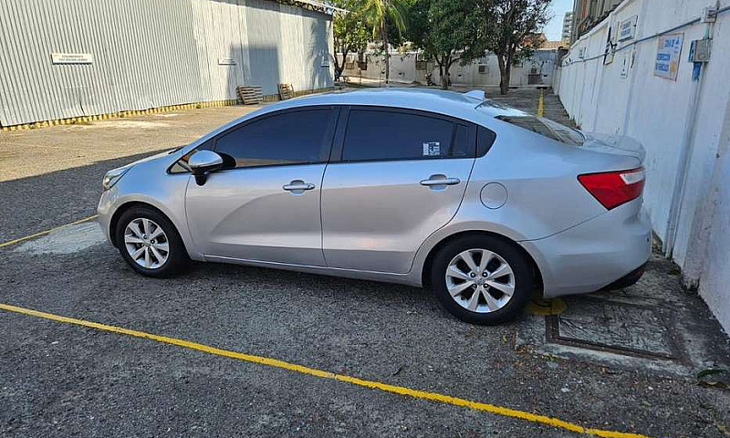 Kia Rio 2013 Automat...