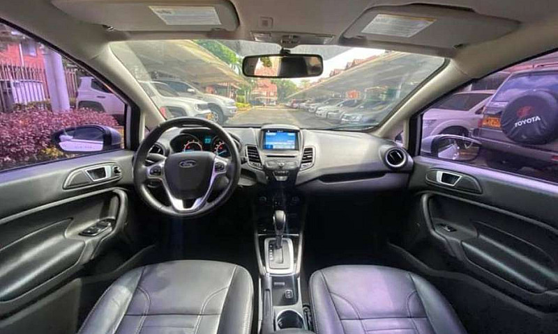 Ford Fiesta Titanium...