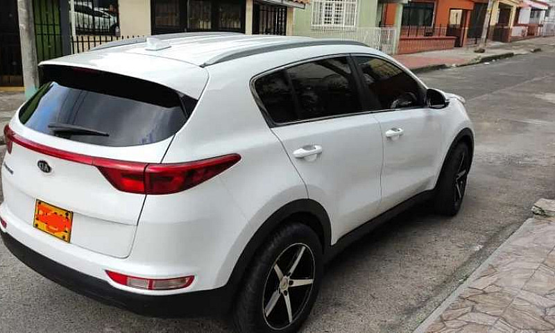 Vende Kia Sportage...