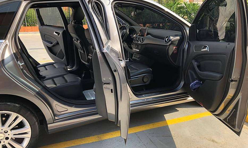 Hermoso Mercedes Ben...