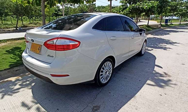 Vendo Ford Fiesta Ti...