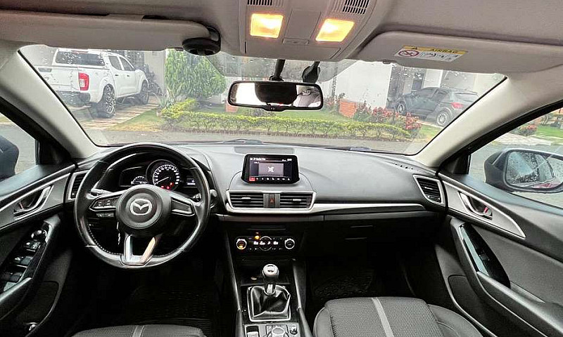 Mazda 3 Touring Mt 2...