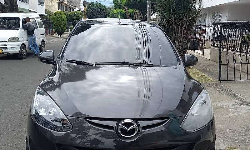 Vendo Mazda 2 Hatch ...