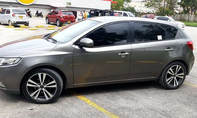 Hermoso Kia Cerato F...