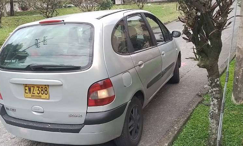 Vendo Renault Scenic...