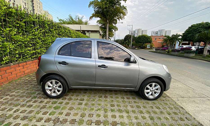 Nissan March Práctic...