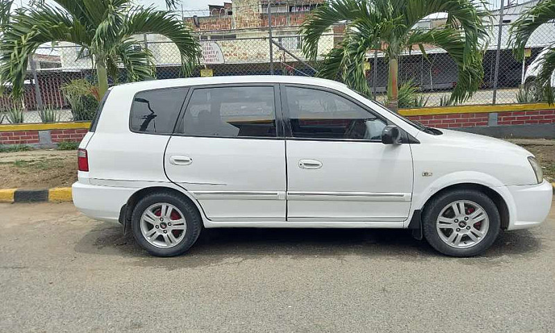 Vendo Kia Carens...
