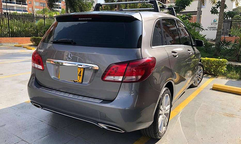 Hermoso Mercedes Ben...