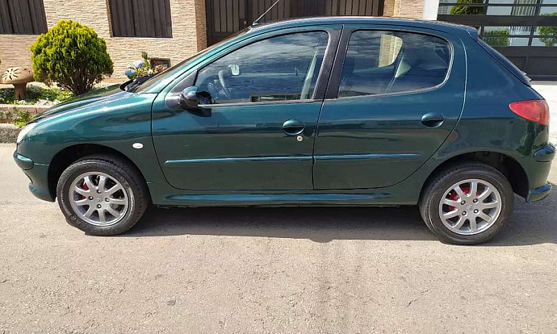 Peugeot 206 Modelo 2...