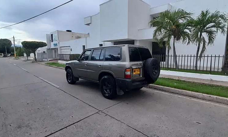 Vendo Nissan Patrol...