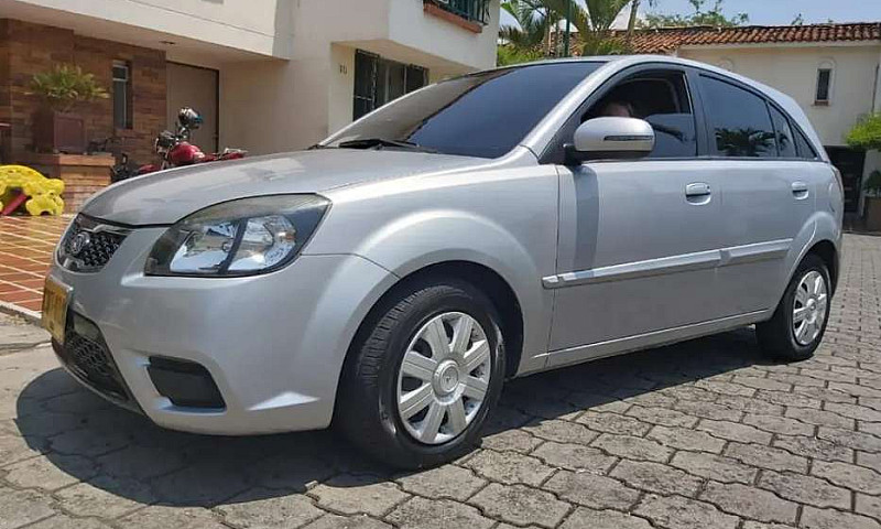 Carro Kia  Única Due...