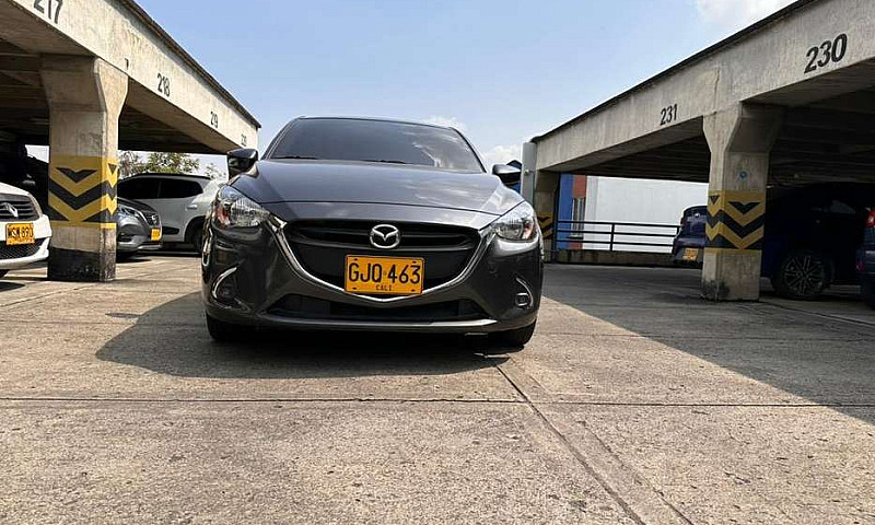 Mazda 2 Touring 2020...