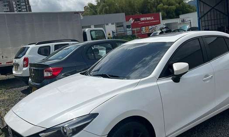 Se Vende Mazda 3...