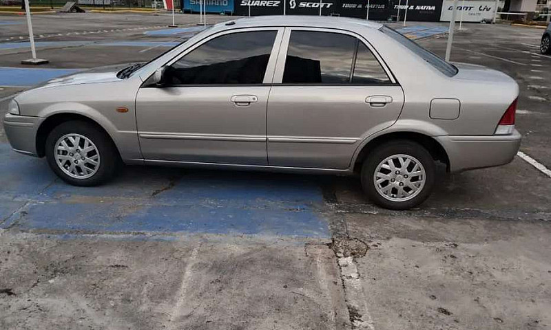 Vendo Ford Laser Exc...