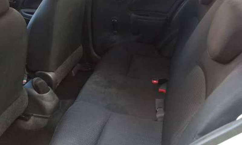 Vendo Nissan March 2...