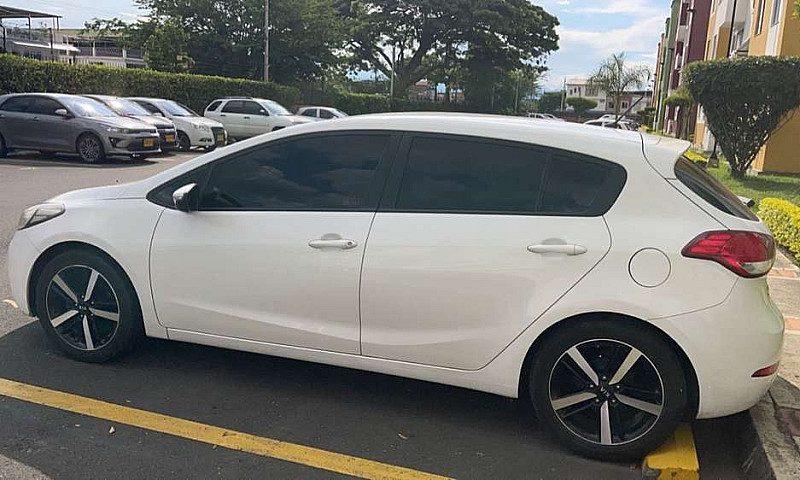 Hermoso Kia Cerato P...