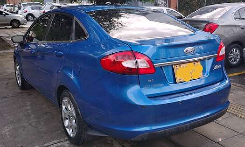 Vendo Ford Fiesta...