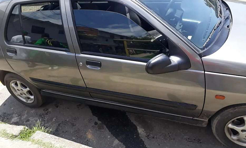 Vendo Renault Clio...