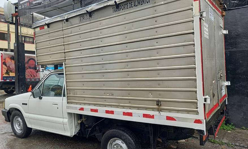 Camioneta Mazda B220...