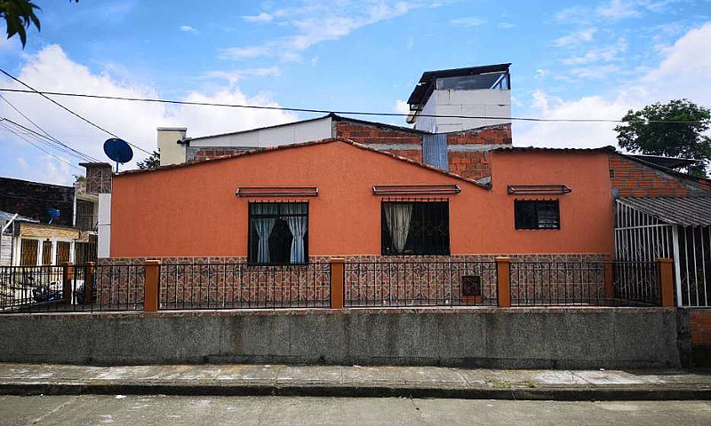 Se Vende Casa Por La...