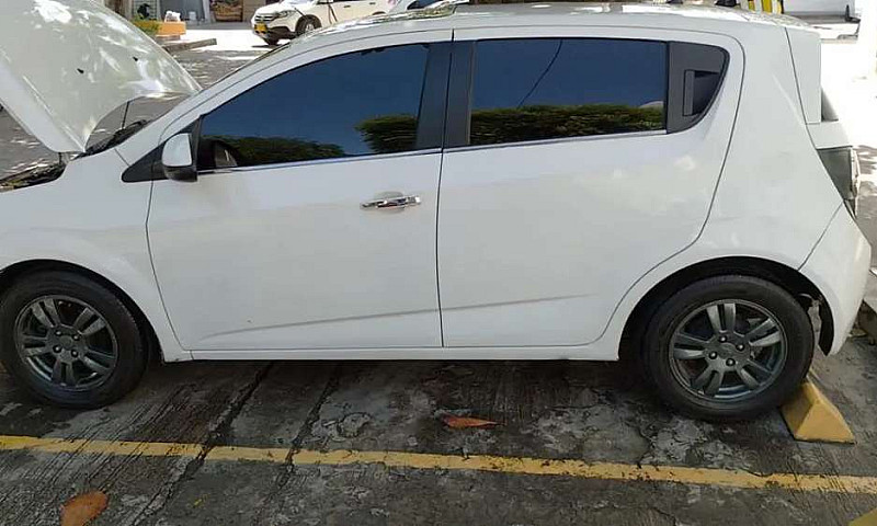 Chevrolet Sonnic 201...
