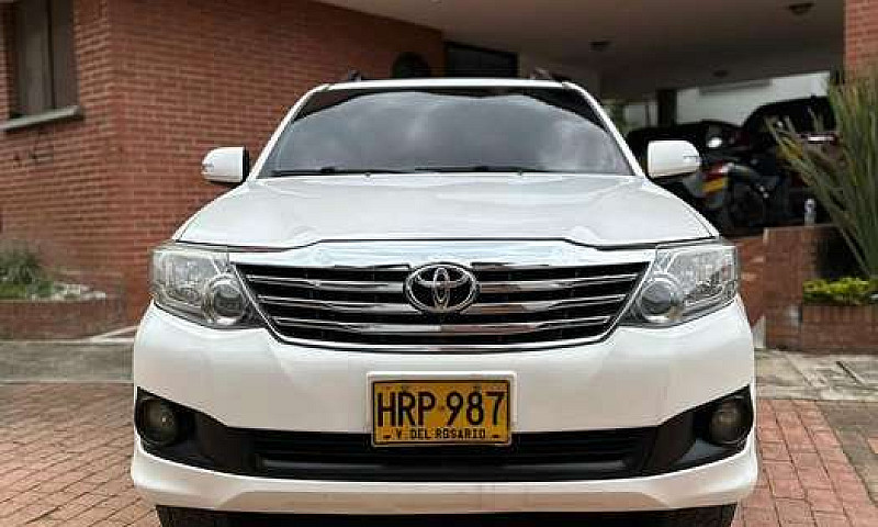 Toyota Fortuner Urba...