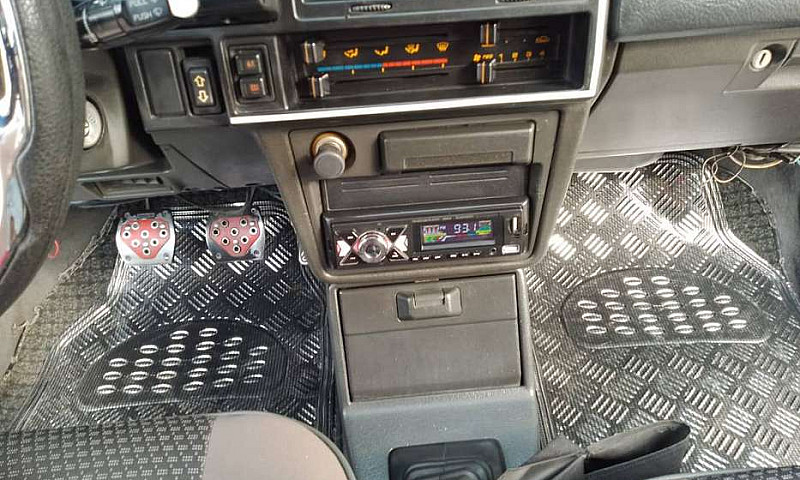 Se Vende Carro Mazda...