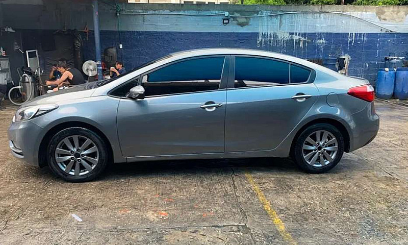 Kia Cerato Forte 201...