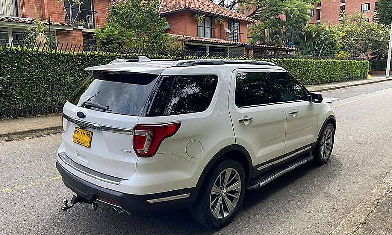 Ford Explorer Limite...