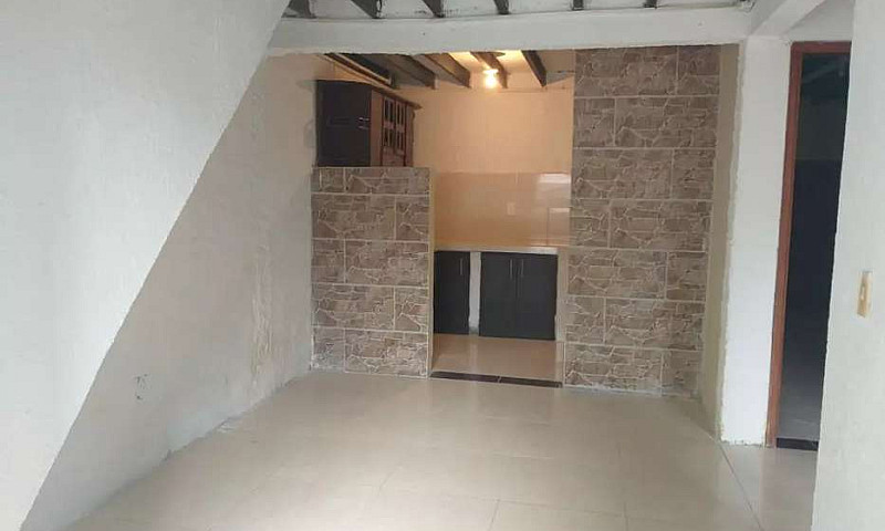 Arriendo Casa Barrio...