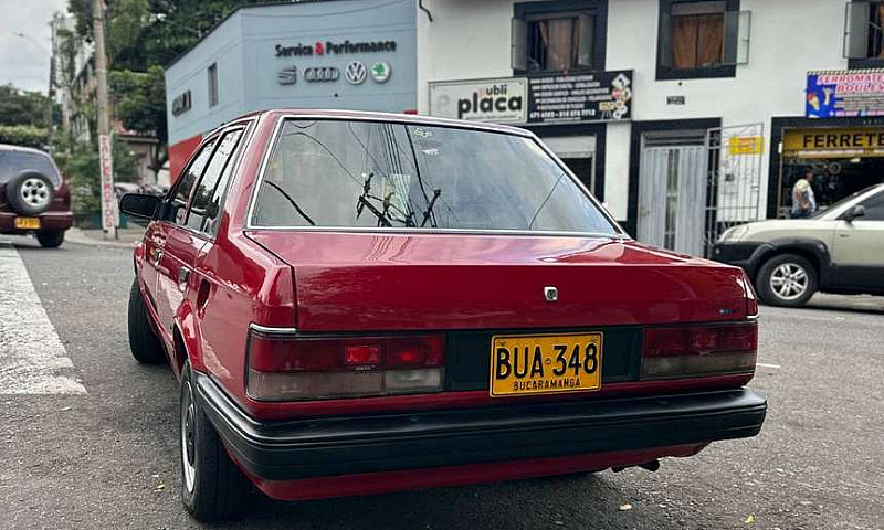 Se Vende Mazda 323...