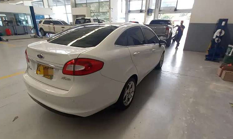 Vendo Ford Fiesta Bl...