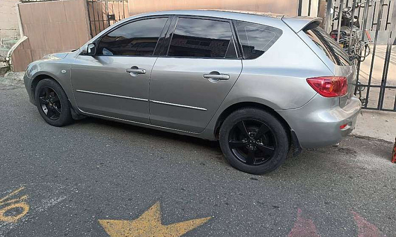 Mazda 3 Modelo 2005...