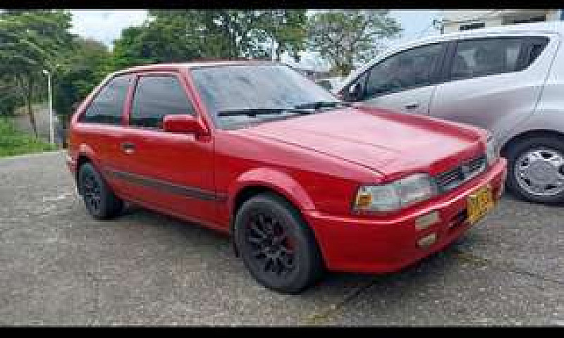 Se Vende Mazda 323 C...