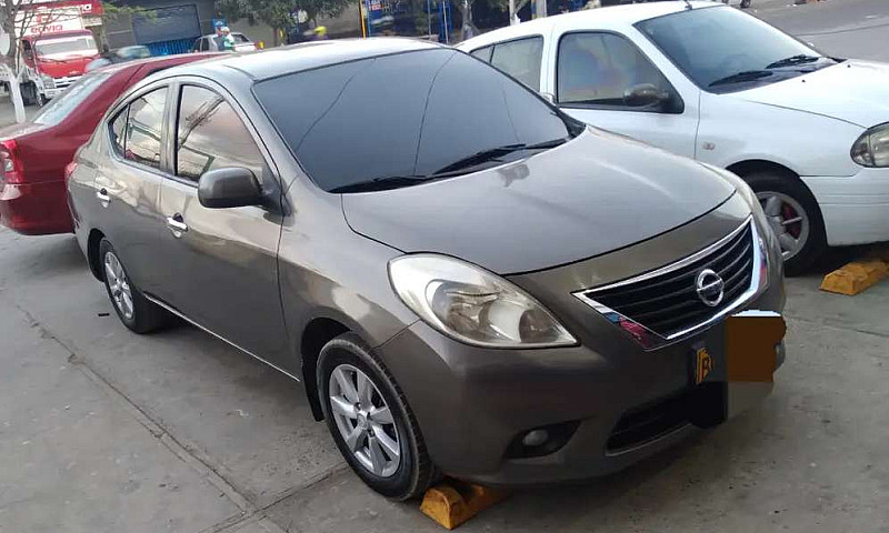 Hermoso Nissan Versa...