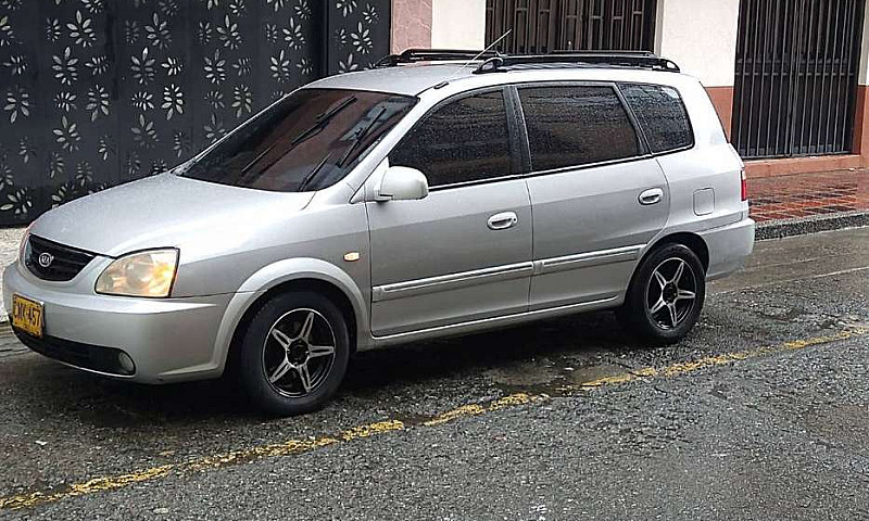 Vendo Kia Carens 7 P...