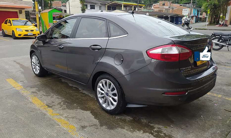 Ford Fiesta Titanium...