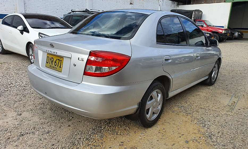 Kia Rio Stylus 2009...
