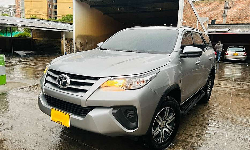 Toyota Fortuner Sw4,...