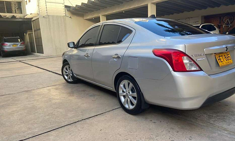 Nissan Versa 1.6 At ...