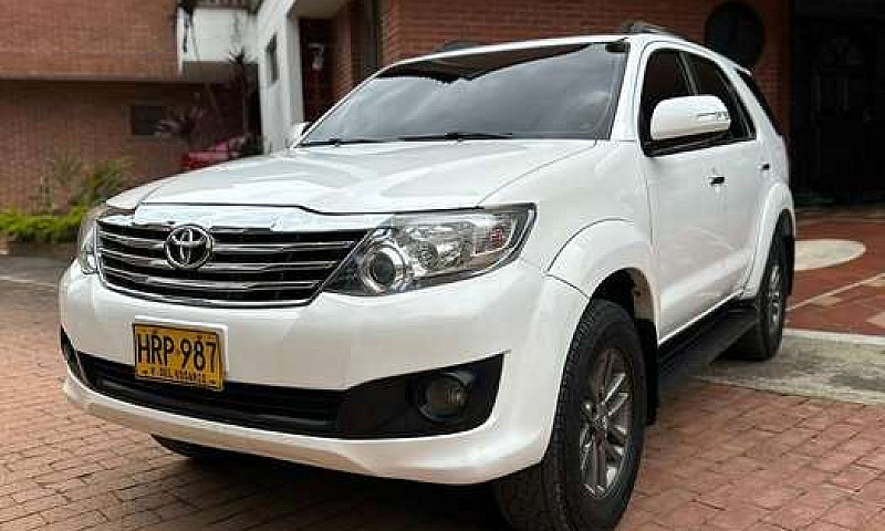 Toyota Fortuner Urba...