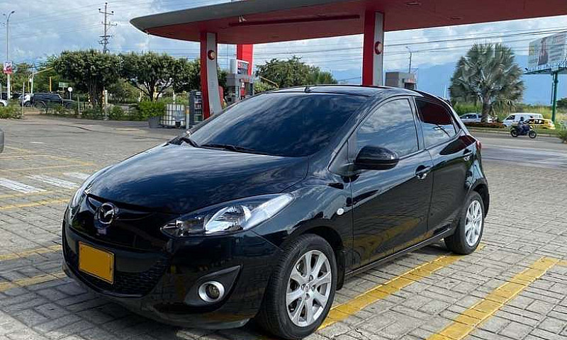 Mazda 2 2013...