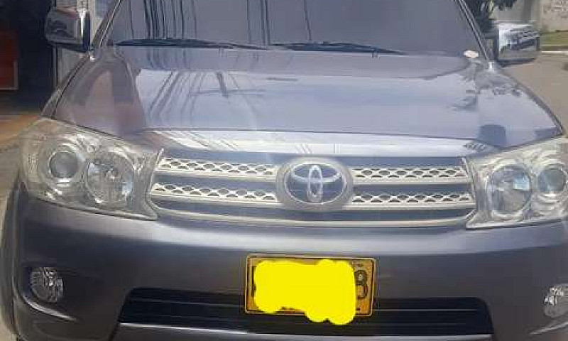 Toyota Fortuner Sr5...