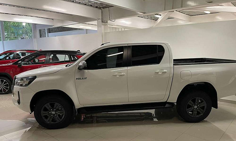 Vendo Toyta Hilux 2....