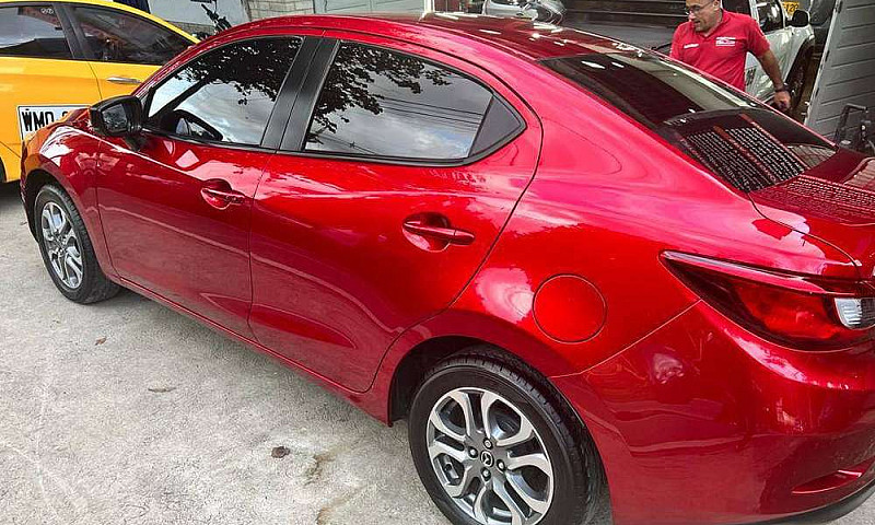 Mazda 2 Sedan...