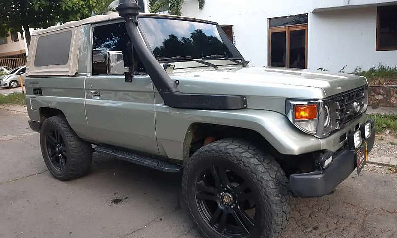 Toyota Macho Land Cr...