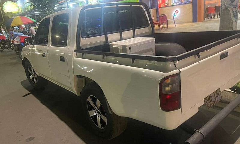 Vendo Toyota Hilux, ...